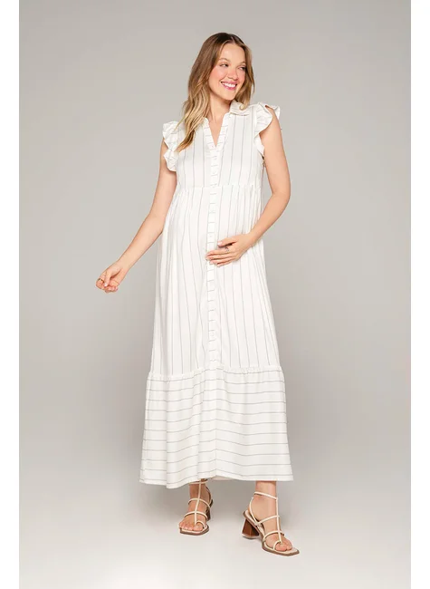 modelo olhanda para o lado sorrindo usando vestido chemise listrado sartoria emma fiorezi off white