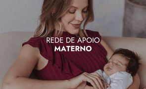 Capa rede de apoio materno mae no sofa segurando bebe com escrito rede de apoio materno