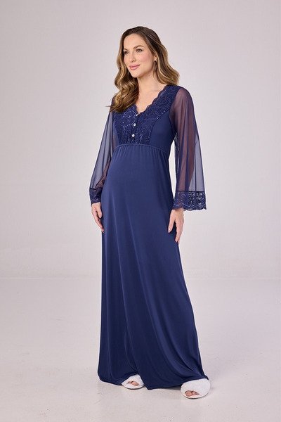 modelo em pe usando camisola longa mangas tule emma fiorezi azul marinho