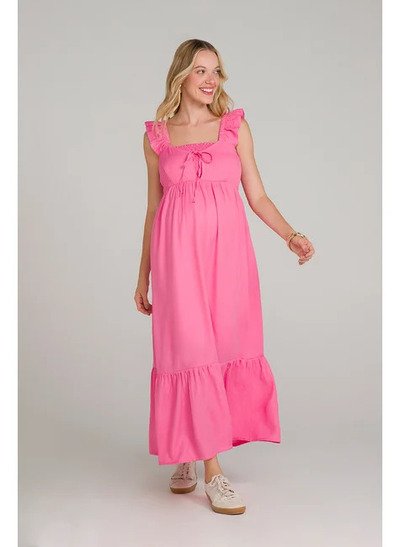 modelo olhando para o lado usando vestido longo laco e lastex rosa