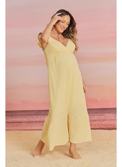 modelo usando vestido de alcas malha splendore amarelo